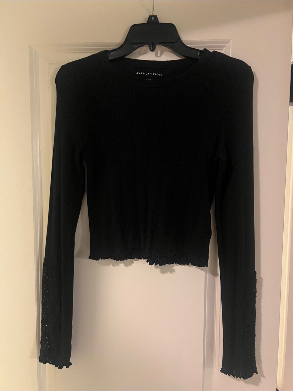American Eagle Outfitters Black Ribbed Long-Sleeve Crop Top